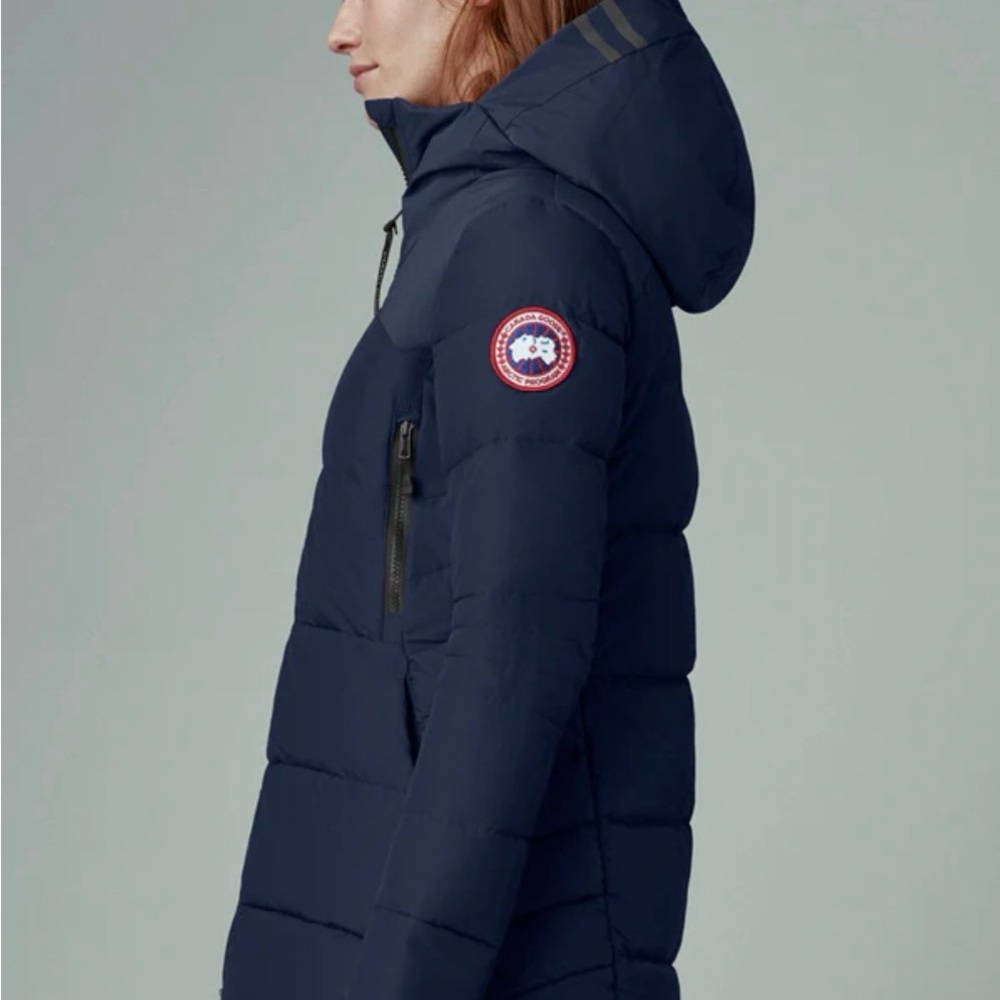 Canada Goose Women's Hybridge
Hooded Down Coat